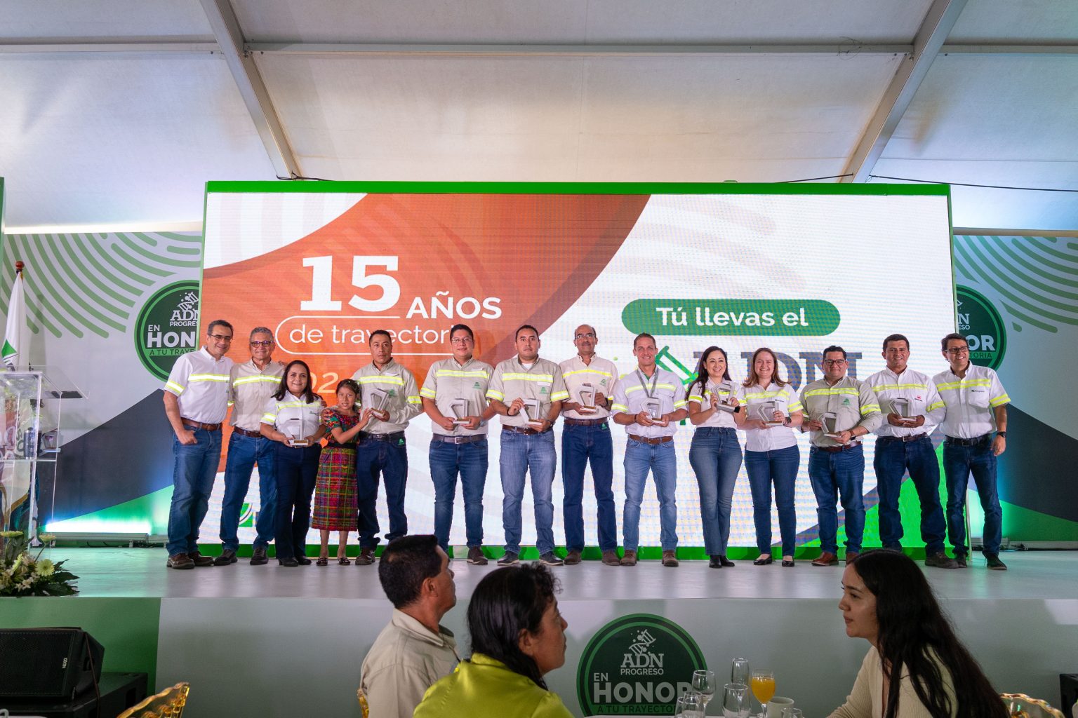 El poder del encuentro generacional: una reflexión por el Día Internacional del Trabajador